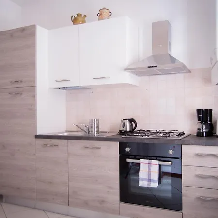 Daisy Apartment
